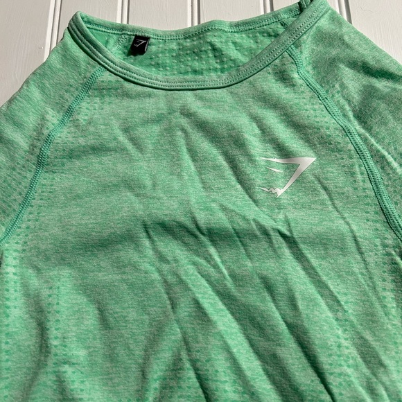 GYMSHARK seamless XS pale green crop top with thumb holes - Picture 3 of 6